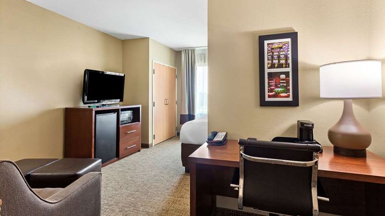 <b>Comfort Suites Gulfport Central Room</b>. Images powered by <a href="https://iceportal.shijigroup.com/" title="IcePortal" target="_blank">IcePortal</a>.