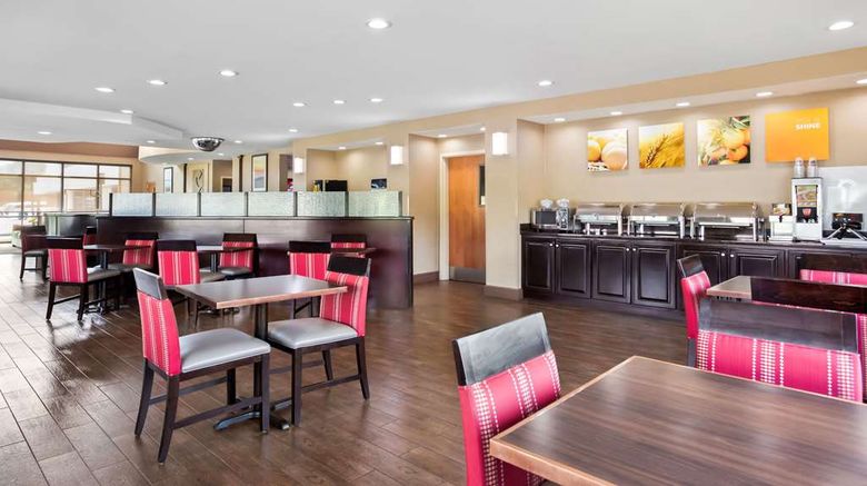 <b>Comfort Suites Gulfport Central Restaurant</b>. Images powered by <a href="https://iceportal.shijigroup.com/" title="IcePortal" target="_blank">IcePortal</a>.