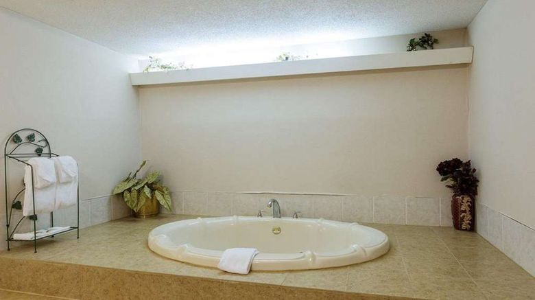 <b>Quality Inn Suite</b>. Images powered by <a href="https://iceportal.shijigroup.com/" title="IcePortal" target="_blank">IcePortal</a>.