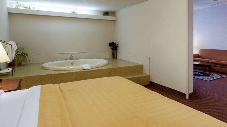 <b>Quality Inn Suite</b>. Images powered by <a href="https://iceportal.shijigroup.com/" title="IcePortal" target="_blank">IcePortal</a>.