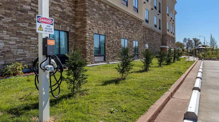 Comfort Suites Batesville Exterior