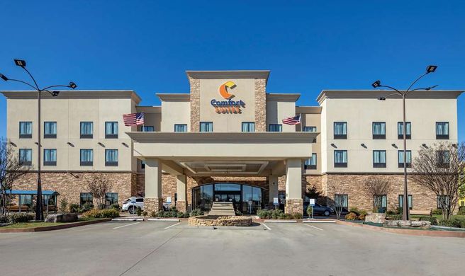 Comfort Suites Batesville Exterior