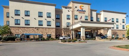 Comfort Suites Batesville Exterior