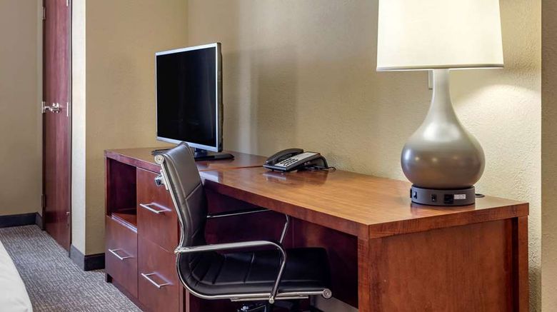<b>Comfort Suites Batesville Suite</b>. Images powered by <a href="https://iceportal.shijigroup.com/" title="IcePortal" target="_blank">IcePortal</a>.