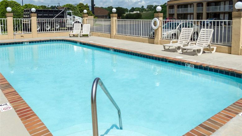 <b>Rodeway Inn Vicksburg Pool</b>. Images powered by <a href="https://iceportal.shijigroup.com/" title="IcePortal" target="_blank">IcePortal</a>.