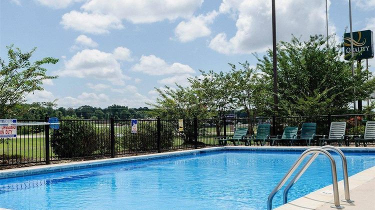 Quality Inn Louisville MS Pool
