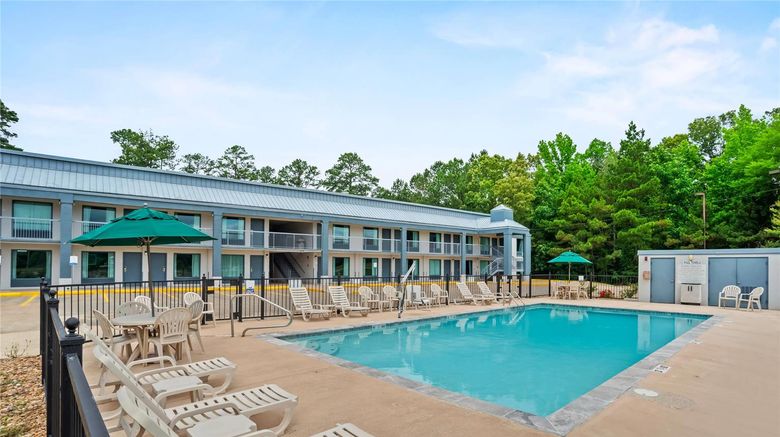 <b>Quality Inn Louisville MS Pool</b>. Images powered by <a href="https://iceportal.shijigroup.com/" title="IcePortal" target="_blank">IcePortal</a>.