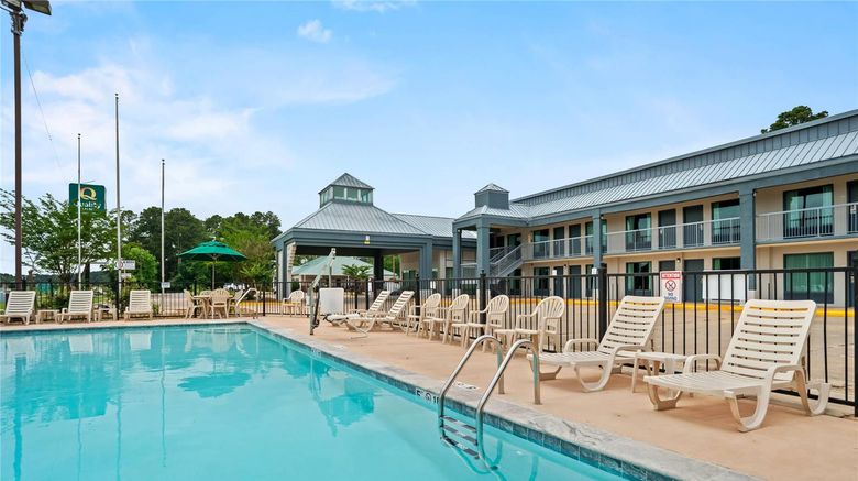 <b>Quality Inn Louisville MS Pool</b>. Images powered by <a href="https://iceportal.shijigroup.com/" title="IcePortal" target="_blank">IcePortal</a>.
