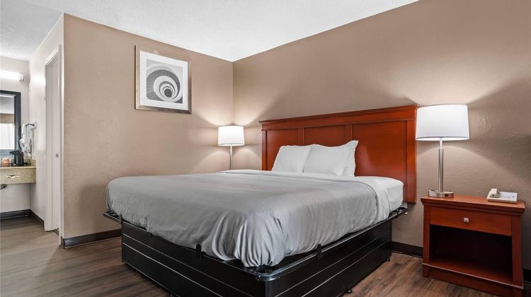 Quality Inn Louisville MS Suite