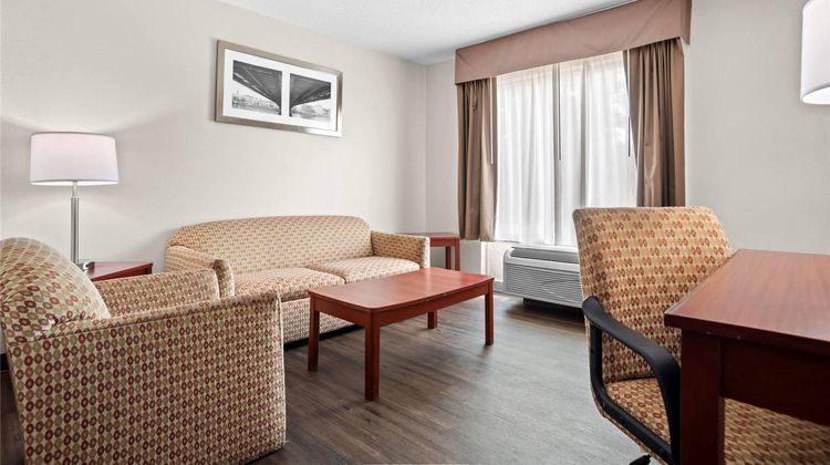 Quality Inn Louisville MS Suite