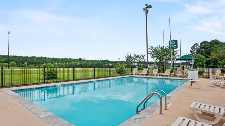 Quality Inn Louisville MS Pool