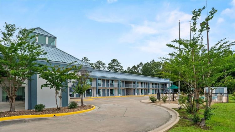 Quality Inn Louisville MS Exterior