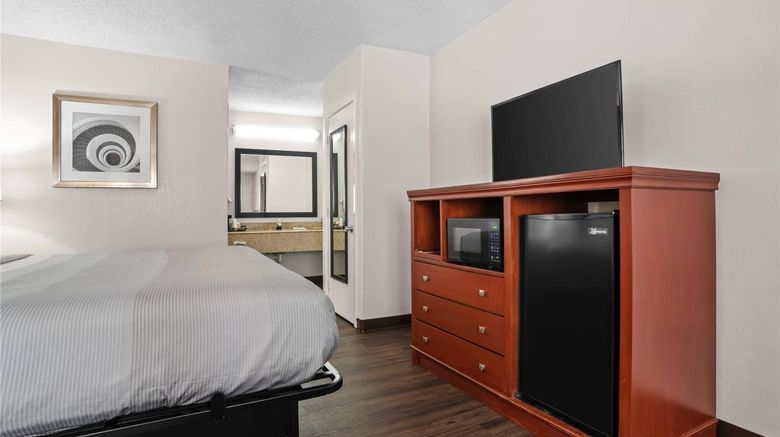 <b>Quality Inn Louisville MS Room</b>. Images powered by <a href="https://iceportal.shijigroup.com/" title="IcePortal" target="_blank">IcePortal</a>.