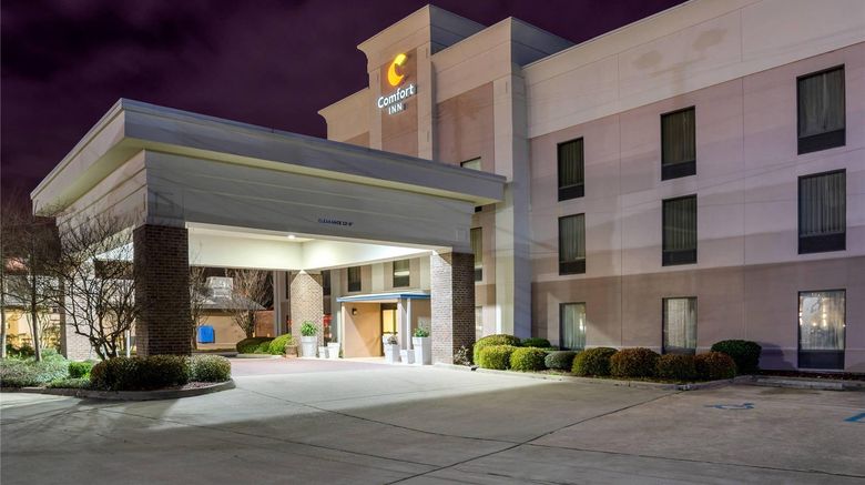 <b>Comfort Inn Pearl Exterior</b>. Images powered by <a href="https://iceportal.shijigroup.com/" title="IcePortal" target="_blank">IcePortal</a>.