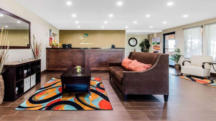 Quality Inn Lobby