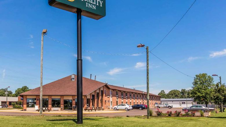 <b>Quality Inn Exterior</b>. Images powered by <a href="https://iceportal.shijigroup.com/" title="IcePortal" target="_blank">IcePortal</a>.