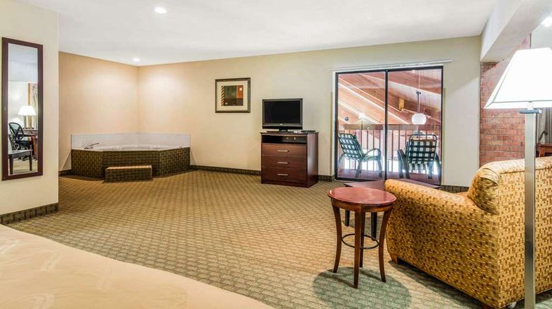 <b>Quality Inn Suite</b>. Images powered by <a href="https://iceportal.shijigroup.com/" title="IcePortal" target="_blank">IcePortal</a>.