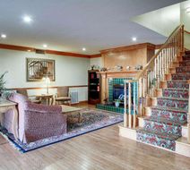 Econo Lodge Inn & Suites Lobby