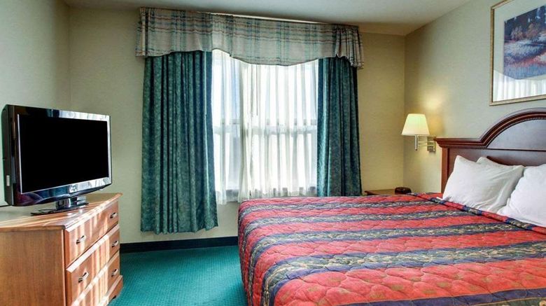 <b>Econo Lodge Inn & Suites Suite</b>. Images powered by <a href="https://iceportal.shijigroup.com/" title="IcePortal" target="_blank">IcePortal</a>.