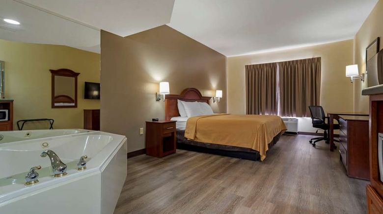 <b>Econo Lodge Inn & Suites Room</b>. Images powered by <a href="https://iceportal.shijigroup.com/" title="IcePortal" target="_blank">IcePortal</a>.