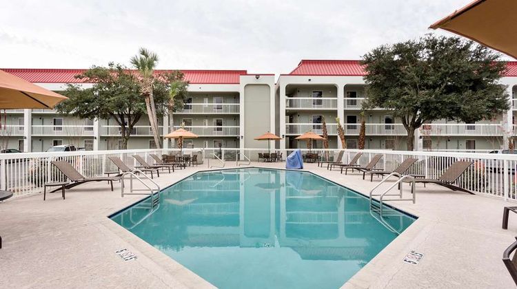 Quality Inn Gulfport Pool