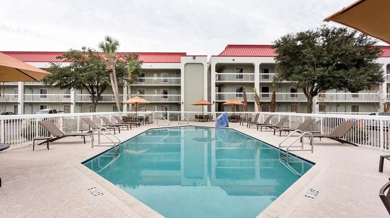 <b>Quality Inn Gulfport Pool</b>. Images powered by <a href="https://iceportal.shijigroup.com/" title="IcePortal" target="_blank">IcePortal</a>.