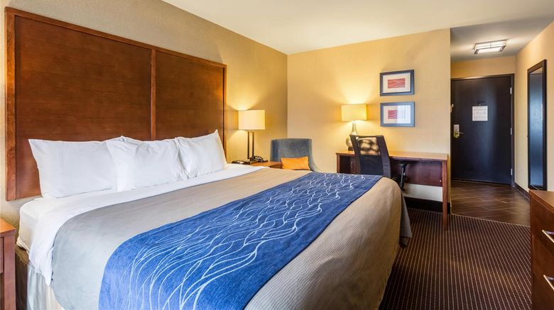<b>Comfort Inn Tupelo Central Room</b>. Images powered by <a href="https://iceportal.shijigroup.com/" title="IcePortal" target="_blank">IcePortal</a>.