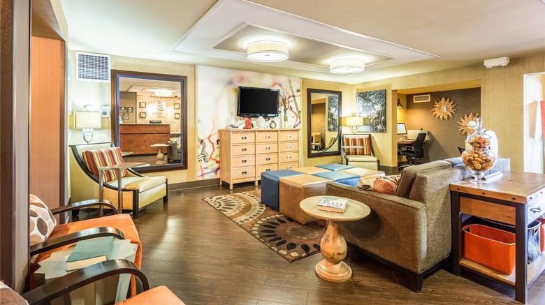 <b>Comfort Inn Tupelo Central Lobby</b>. Images powered by <a href="https://iceportal.shijigroup.com/" title="IcePortal" target="_blank">IcePortal</a>.
