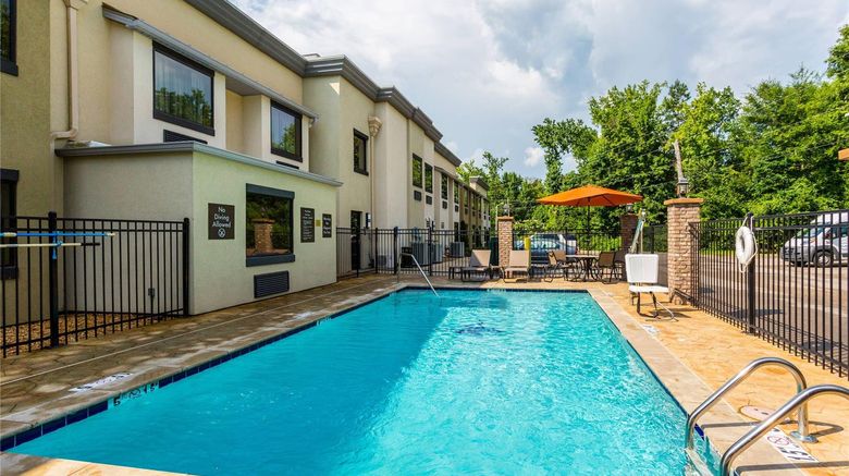 <b>Comfort Inn Tupelo Central Pool</b>. Images powered by <a href="https://iceportal.shijigroup.com/" title="IcePortal" target="_blank">IcePortal</a>.