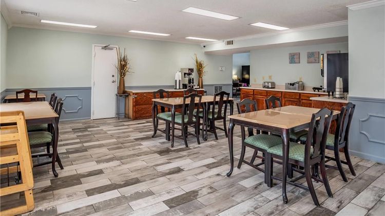 Econo Lodge Tupelo Barnes Crossing Restaurant
