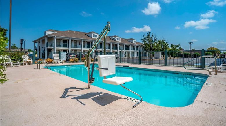 <b>Econo Lodge Tupelo Barnes Crossing Pool</b>. Images powered by <a href="https://iceportal.shijigroup.com/" title="IcePortal" target="_blank">IcePortal</a>.