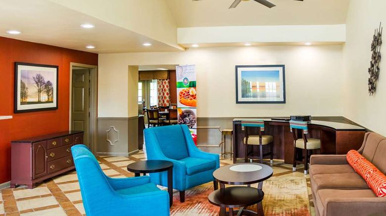 <b>Quality Inn Vicksburg Lobby</b>. Images powered by <a href="https://iceportal.shijigroup.com/" title="IcePortal" target="_blank">IcePortal</a>.