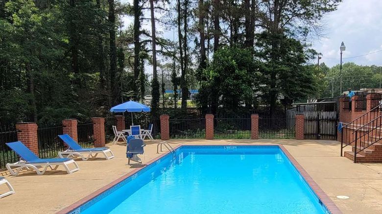 <b>Econo Lodge Kosciusko Pool</b>. Images powered by <a href="https://iceportal.shijigroup.com/" title="IcePortal" target="_blank">IcePortal</a>.