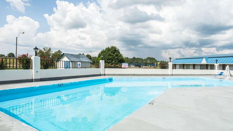 <b>Rodeway Inn Sardis Pool</b>. Images powered by <a href="https://iceportal.shijigroup.com/" title="IcePortal" target="_blank">IcePortal</a>.