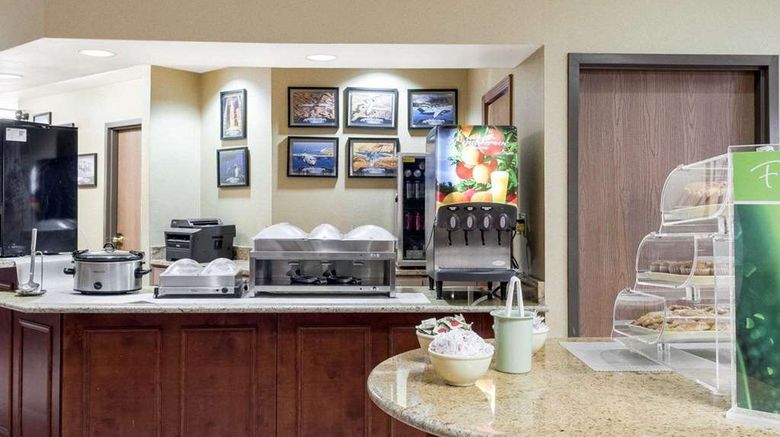 <b>Quality Inn Columbus Restaurant</b>. Images powered by <a href="https://iceportal.shijigroup.com/" title="IcePortal" target="_blank">IcePortal</a>.