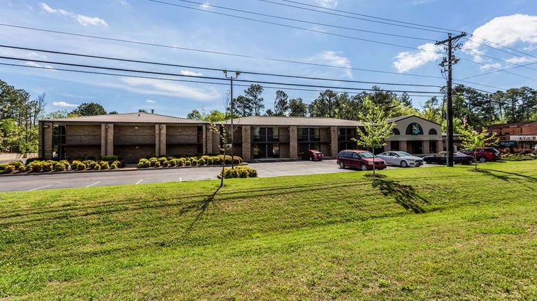 <b>Quality Inn Tupelo Central Exterior</b>. Images powered by <a href="https://iceportal.shijigroup.com/" title="IcePortal" target="_blank">IcePortal</a>.