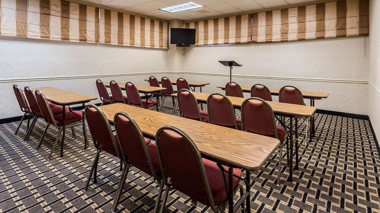 <b>Quality Inn Tupelo Central Meeting</b>. Images powered by <a href="https://iceportal.shijigroup.com/" title="IcePortal" target="_blank">IcePortal</a>.
