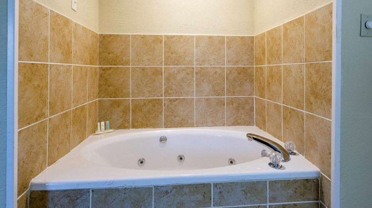 Quality Inn Olive Branch Suite