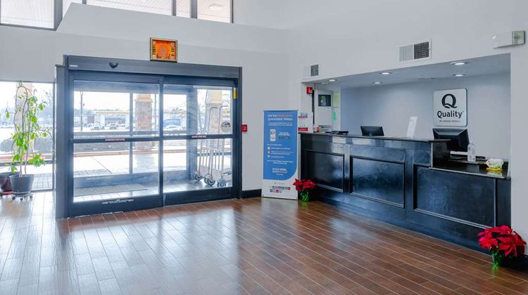 Quality Inn Olive Branch Lobby