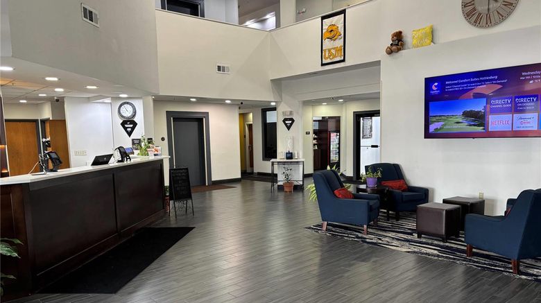 <b>Comfort Suites Hattiesburg near University Lobby</b>. Images powered by <a href="https://iceportal.shijigroup.com/" title="IcePortal" target="_blank">IcePortal</a>.