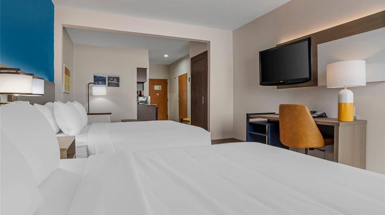 Comfort Suites Hattiesburg near University Suite