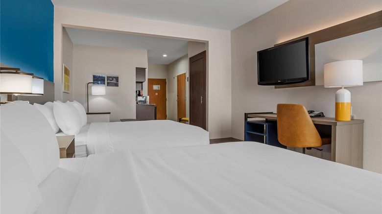 <b>Comfort Suites Hattiesburg near University Suite</b>. Images powered by <a href="https://iceportal.shijigroup.com/" title="IcePortal" target="_blank">IcePortal</a>.