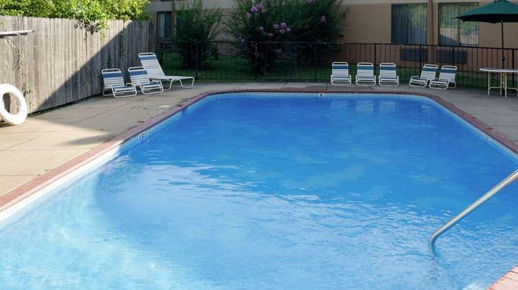 Econo Lodge Yazoo City Pool