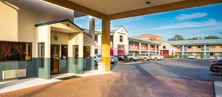 Econo Lodge Exterior
