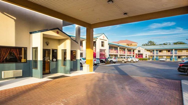 Econo Lodge Exterior