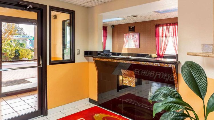 Econo Lodge Lobby