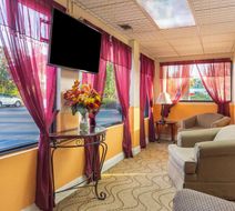Econo Lodge Lobby