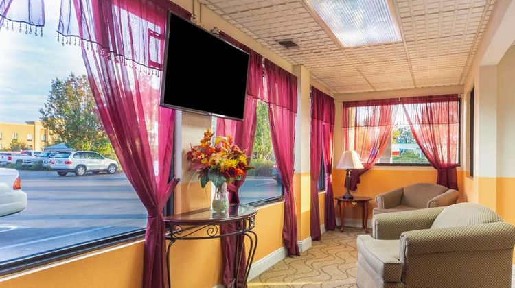 Econo Lodge Lobby