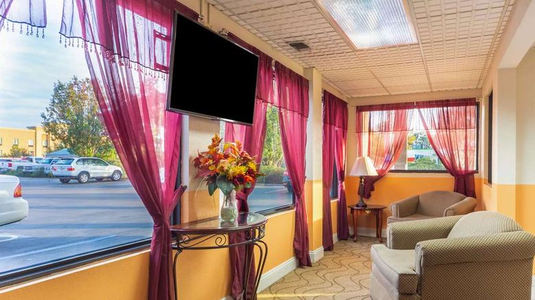 <b>Econo Lodge Lobby</b>. Images powered by <a href="https://iceportal.shijigroup.com/" title="IcePortal" target="_blank">IcePortal</a>.