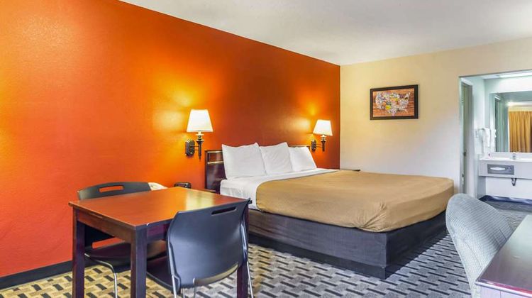 Econo Lodge Room